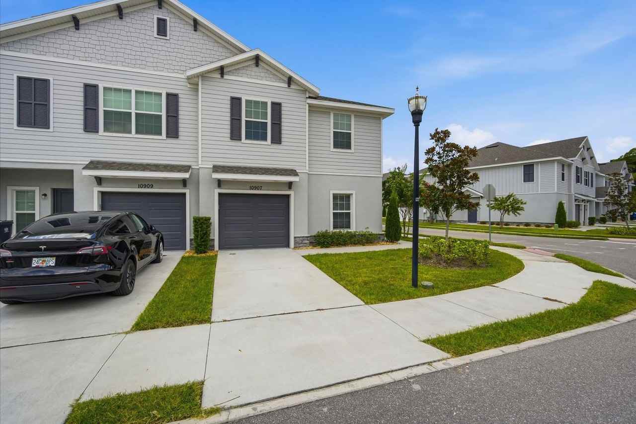 10907 Quickwater Ct - Photo 2 of 30
