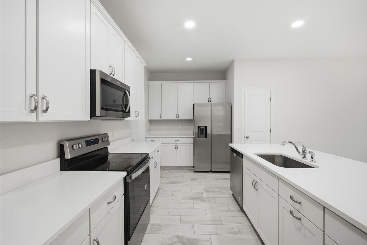 10907 Quickwater Ct - Photo 4 of 30