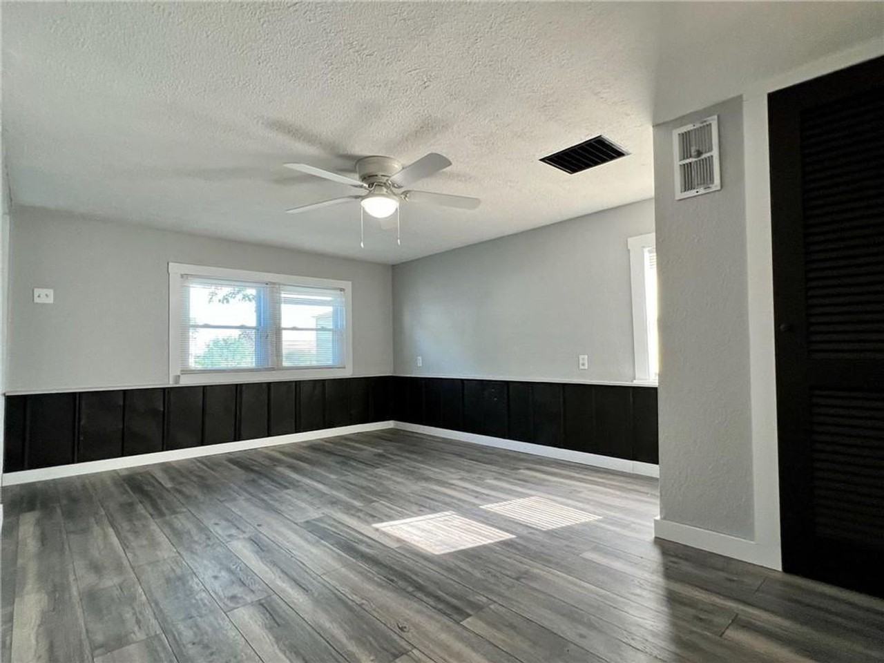 726 Cleveland St - Photo 3 of 11