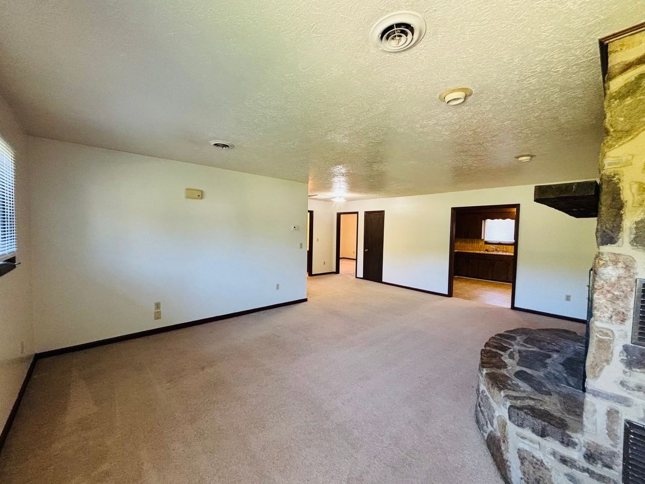 4402 Riffe St - Photo 4 of 13