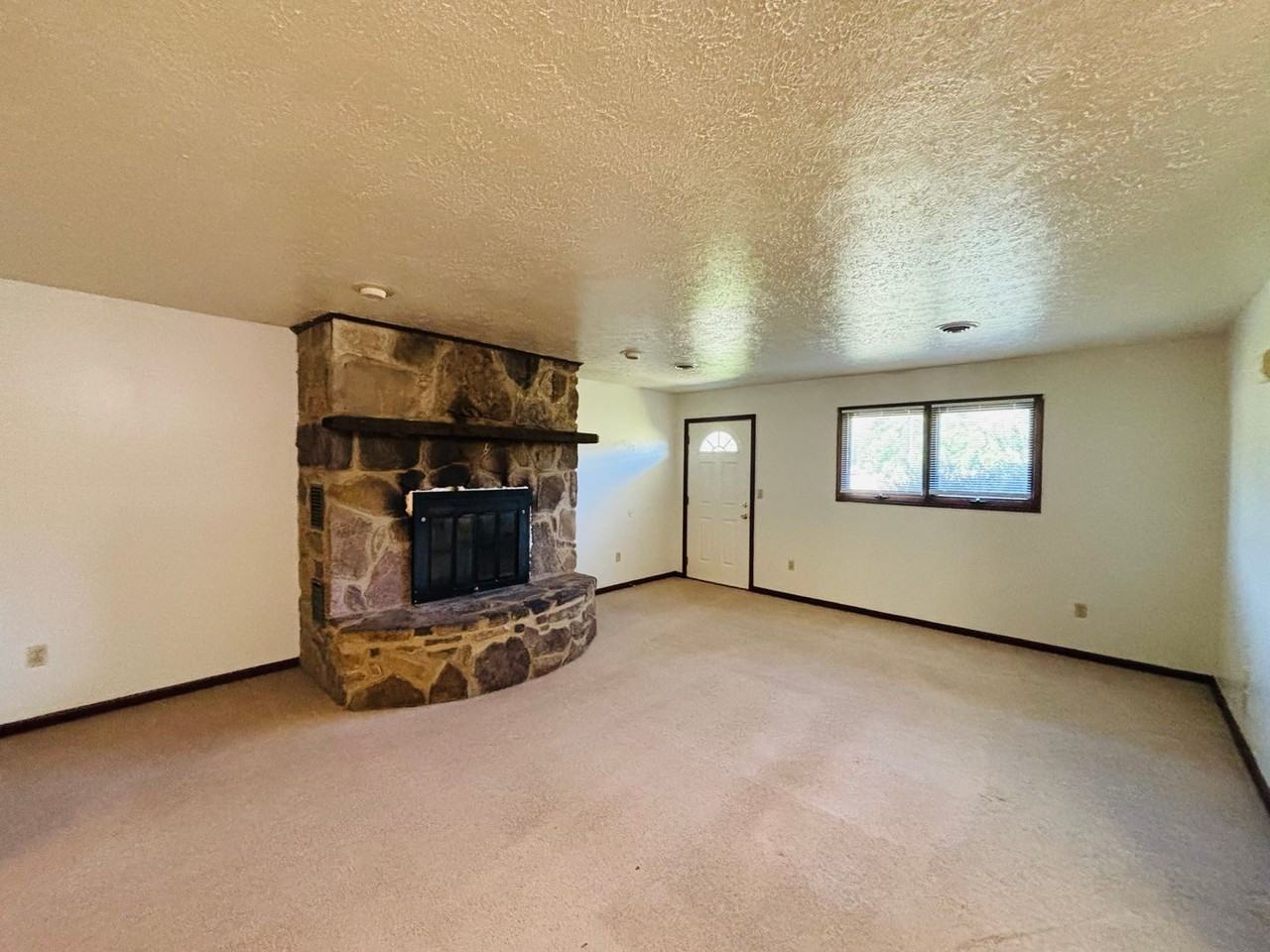 4402 Riffe St - Photo 5 of 13