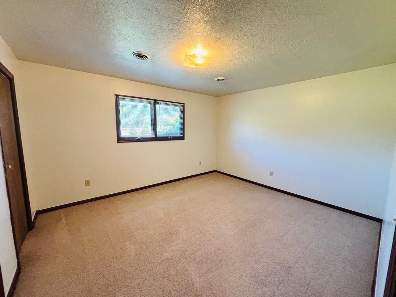 4402 Riffe St - Photo 6 of 13