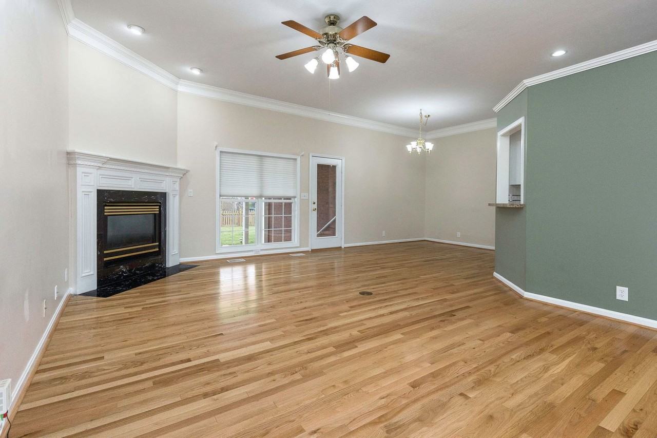 10005 Brighton Springs Ct - Photo 3 of 40