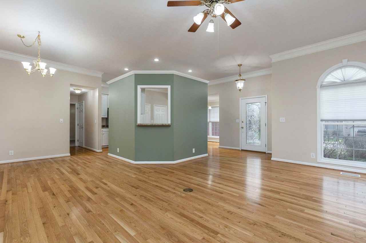 10005 Brighton Springs Ct - Photo 4 of 40
