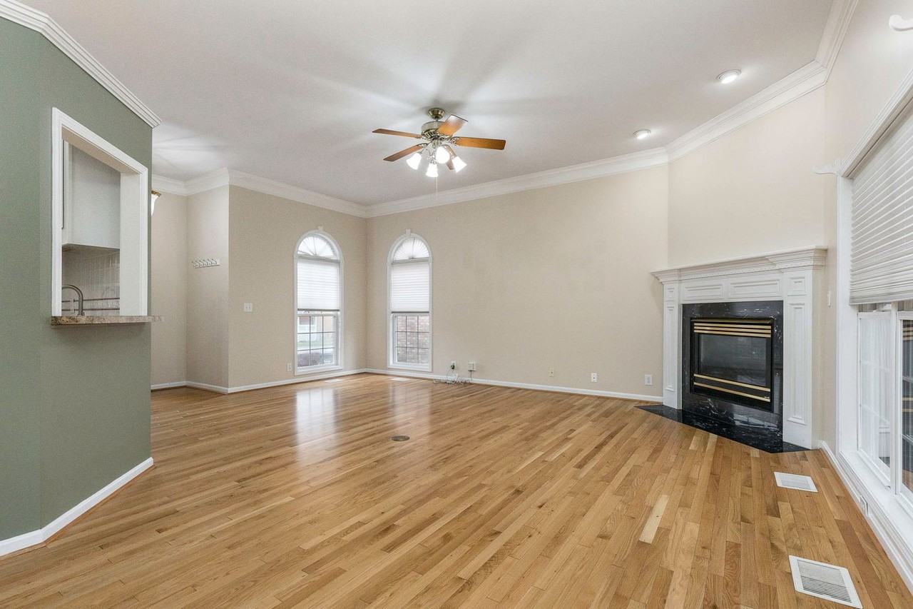 10005 Brighton Springs Ct - Photo 5 of 40