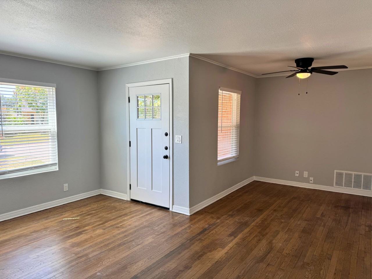 3032 Pool St - Photo 3 of 31