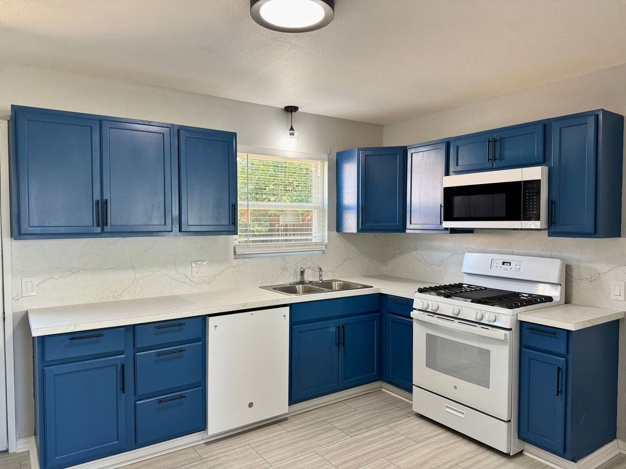 3032 Pool St - Photo 6 of 31