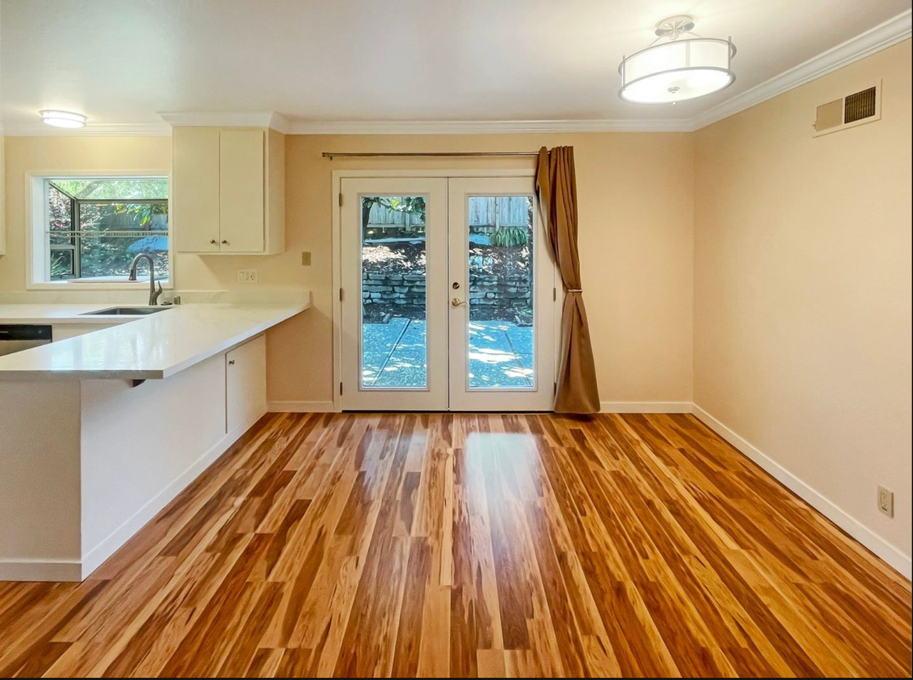 669 Arthur St - Photo 2 of 15