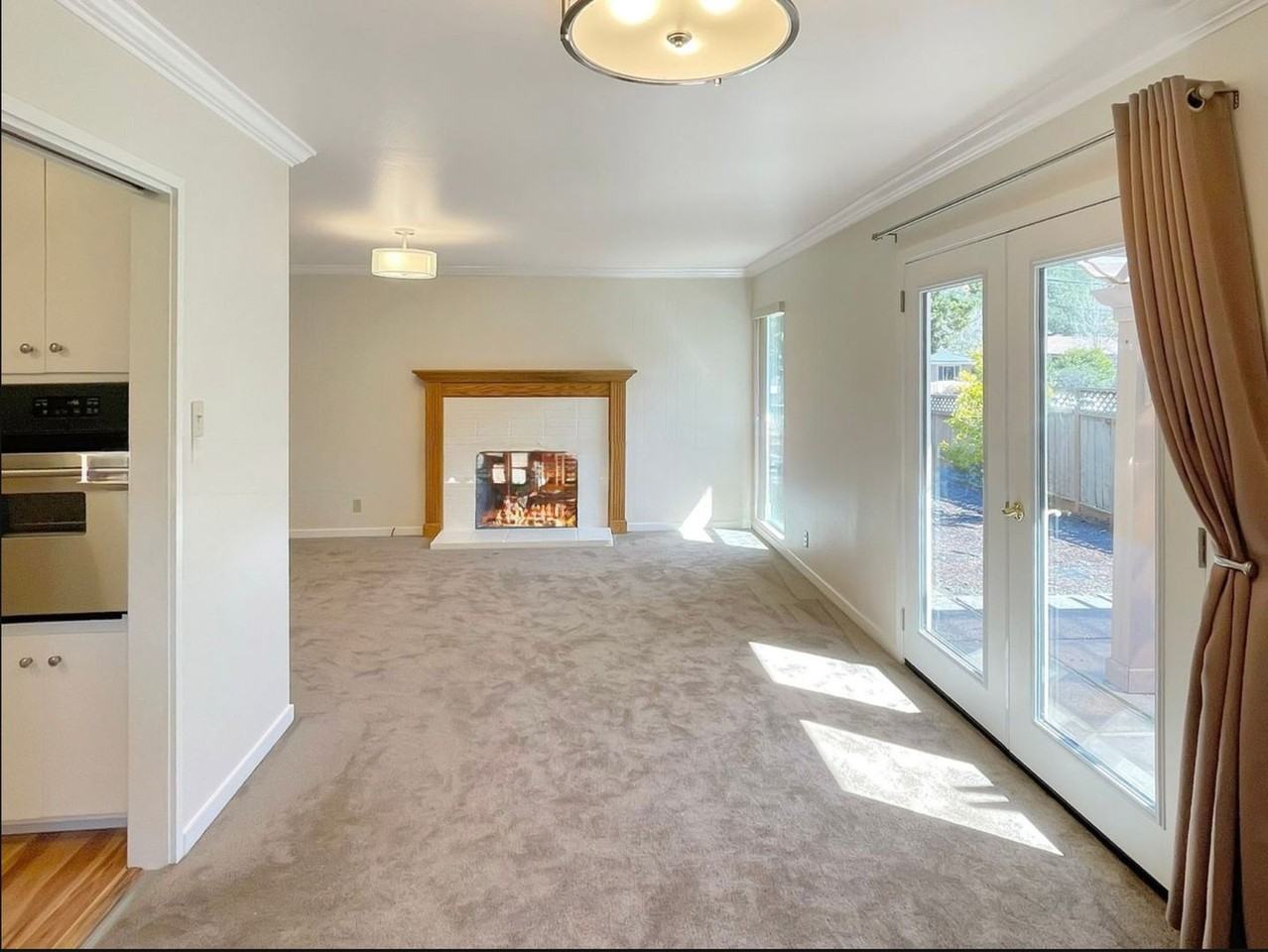 669 Arthur St - Photo 3 of 15