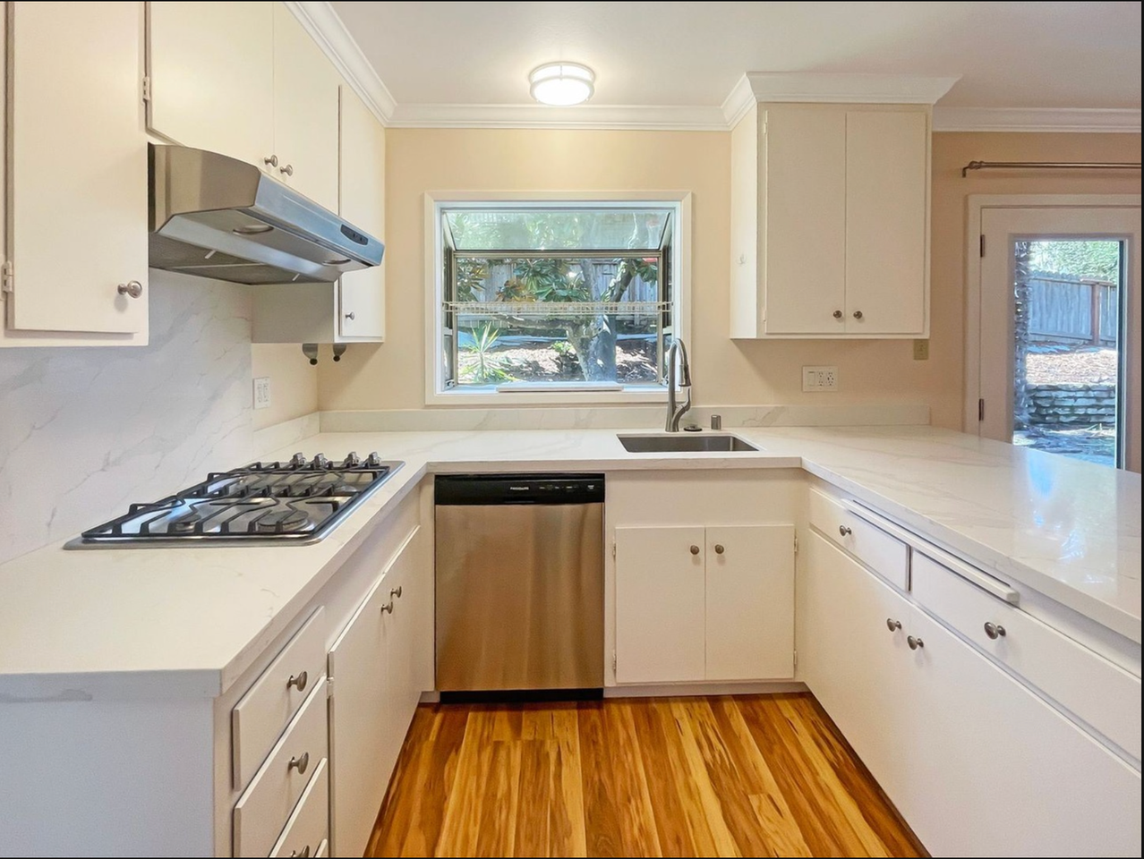 669 Arthur St - Photo 4 of 15