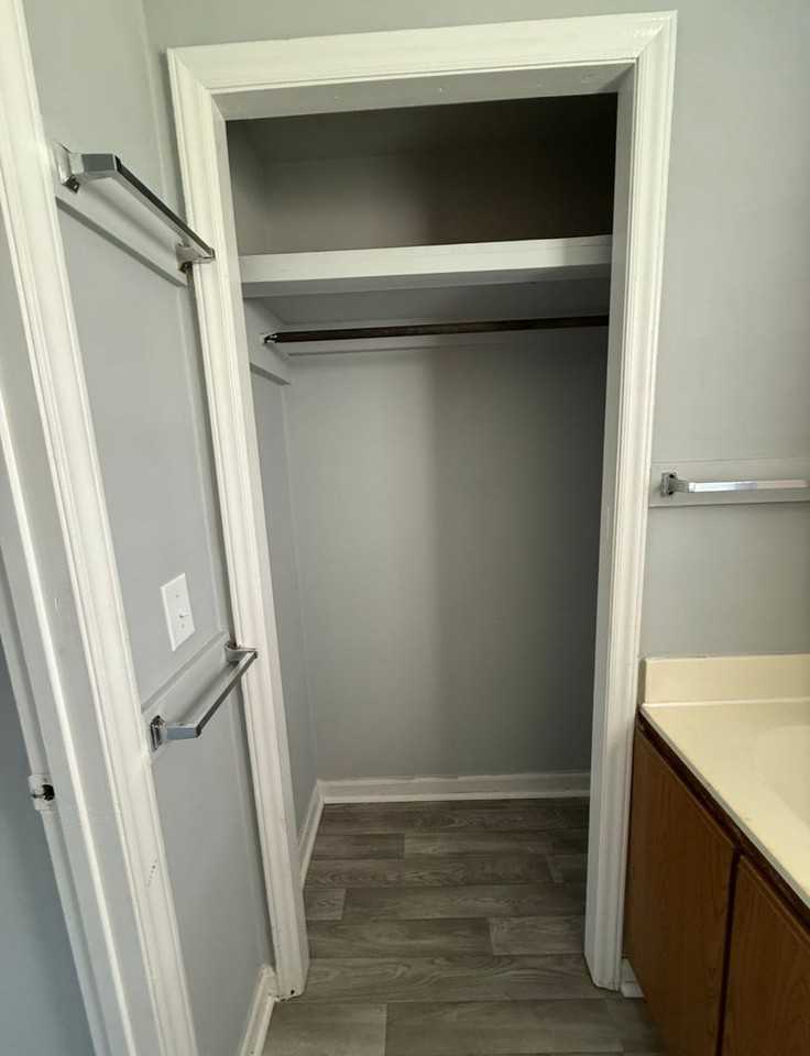 1421 W 4th St - Photo 2 of 6
