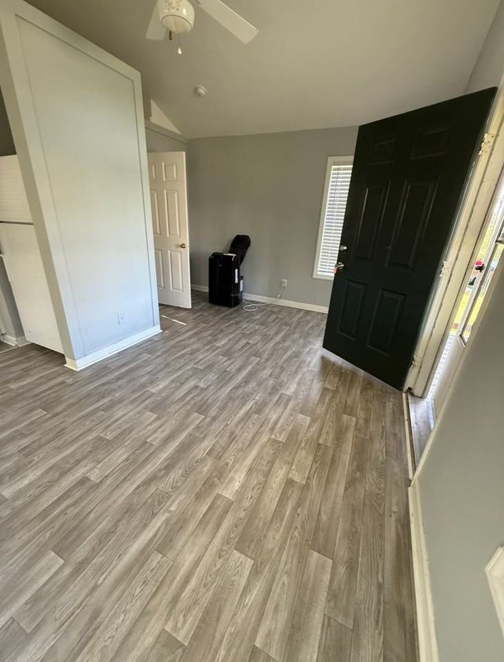 1421 W 4th St - Photo 5 of 6