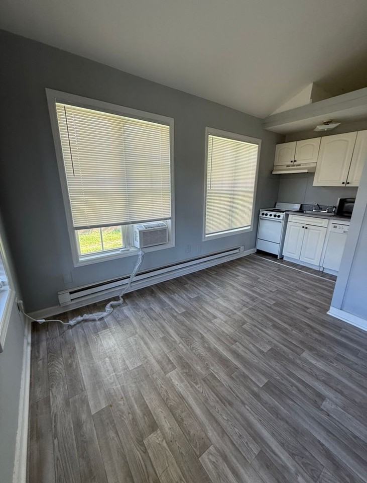 1421 W 4th St - Photo 6 of 6