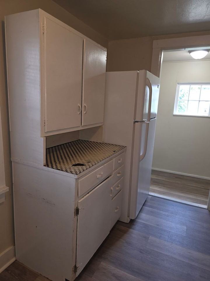 926 S 33rd St - Photo 4 of 8