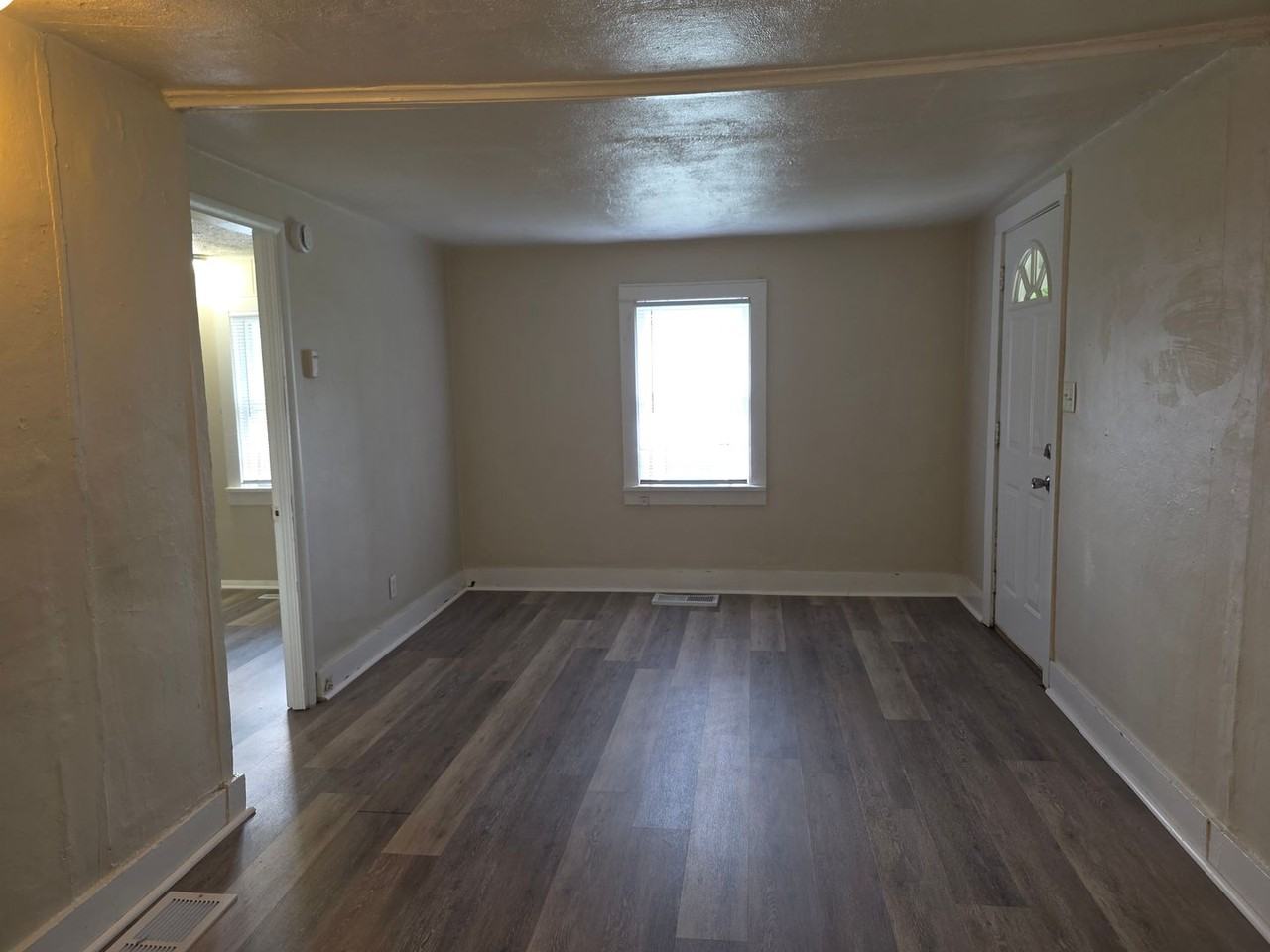 926 S 33rd St - Photo 6 of 8