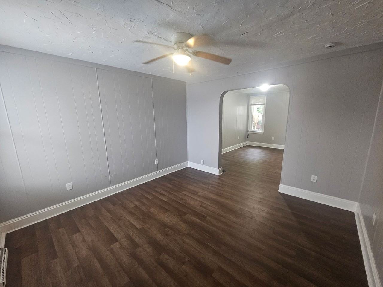 826 Wallace St - Photo 3 of 24