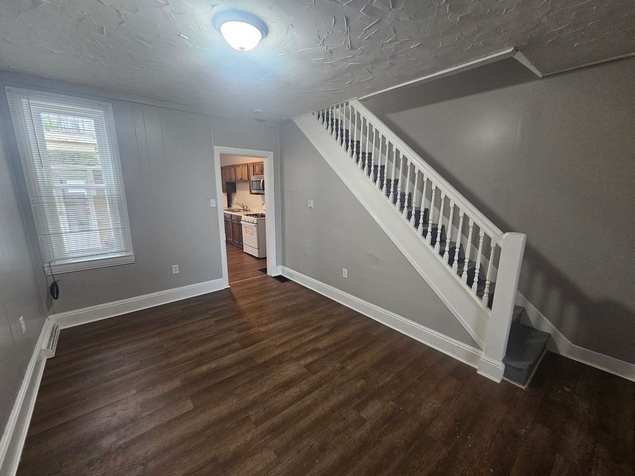 826 Wallace St - Photo 4 of 24