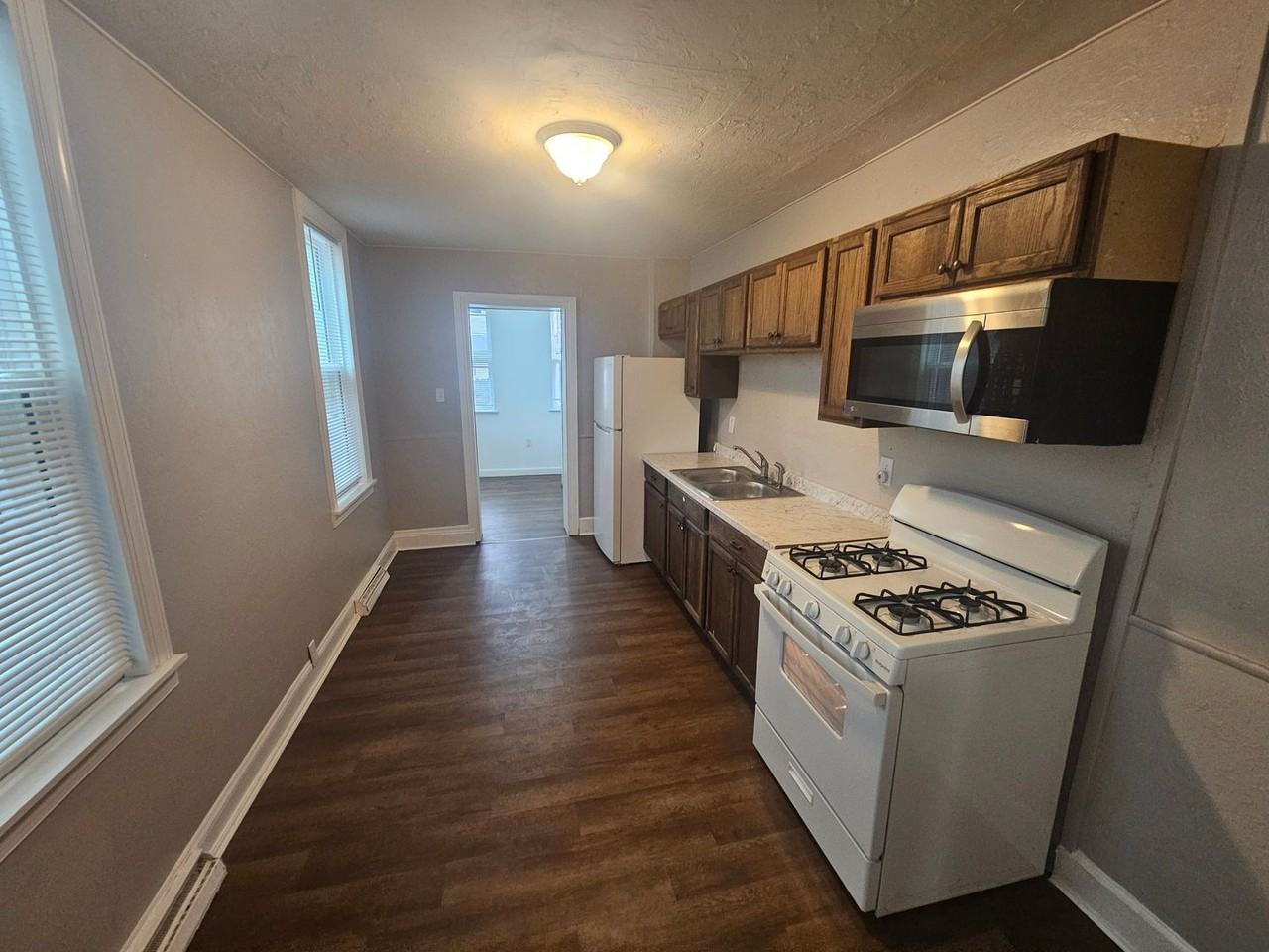 826 Wallace St - Photo 5 of 24
