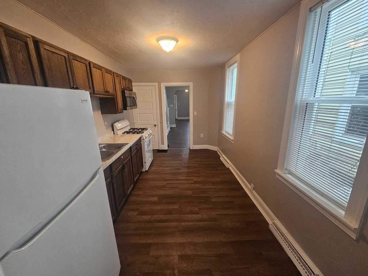 826 Wallace St - Photo 6 of 24