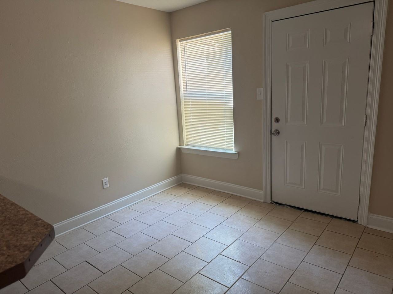 3556 North St - Photo 4 of 15
