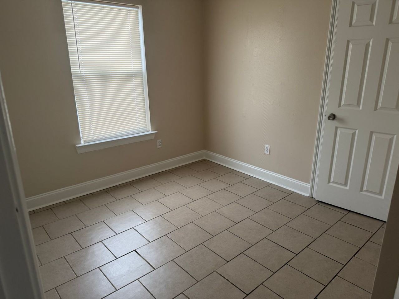 3556 North St - Photo 6 of 15