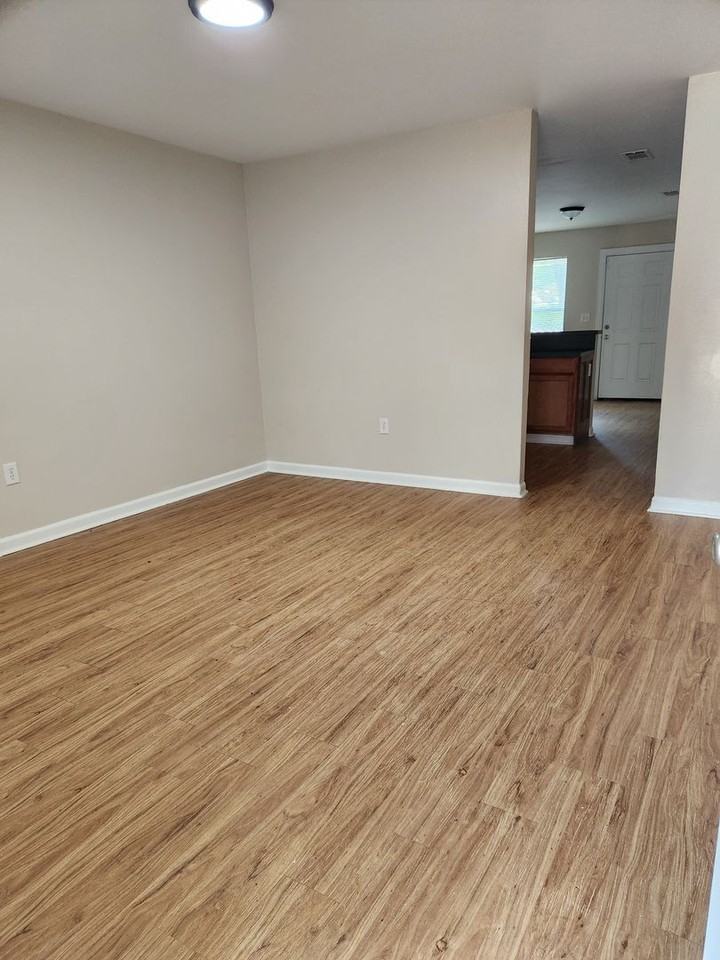 3576 North St - Photo 3 of 10