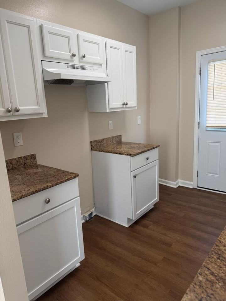 2556 Thomas H Delpit Dr - Photo 6 of 15