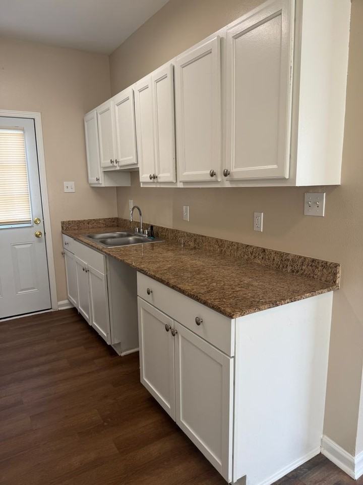2556 Thomas H Delpit Dr - Photo 7 of 15