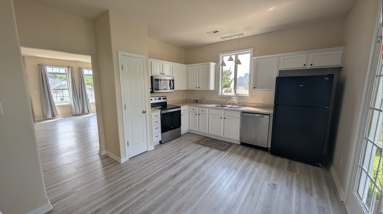 8601 Sawleaf Ct - Photo 2 of 7