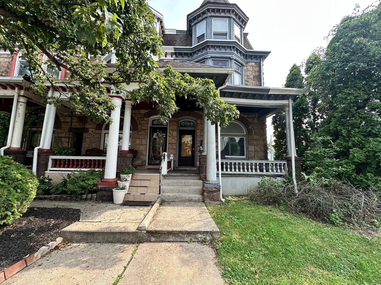 100 Windsor St - Photo 2 of 27