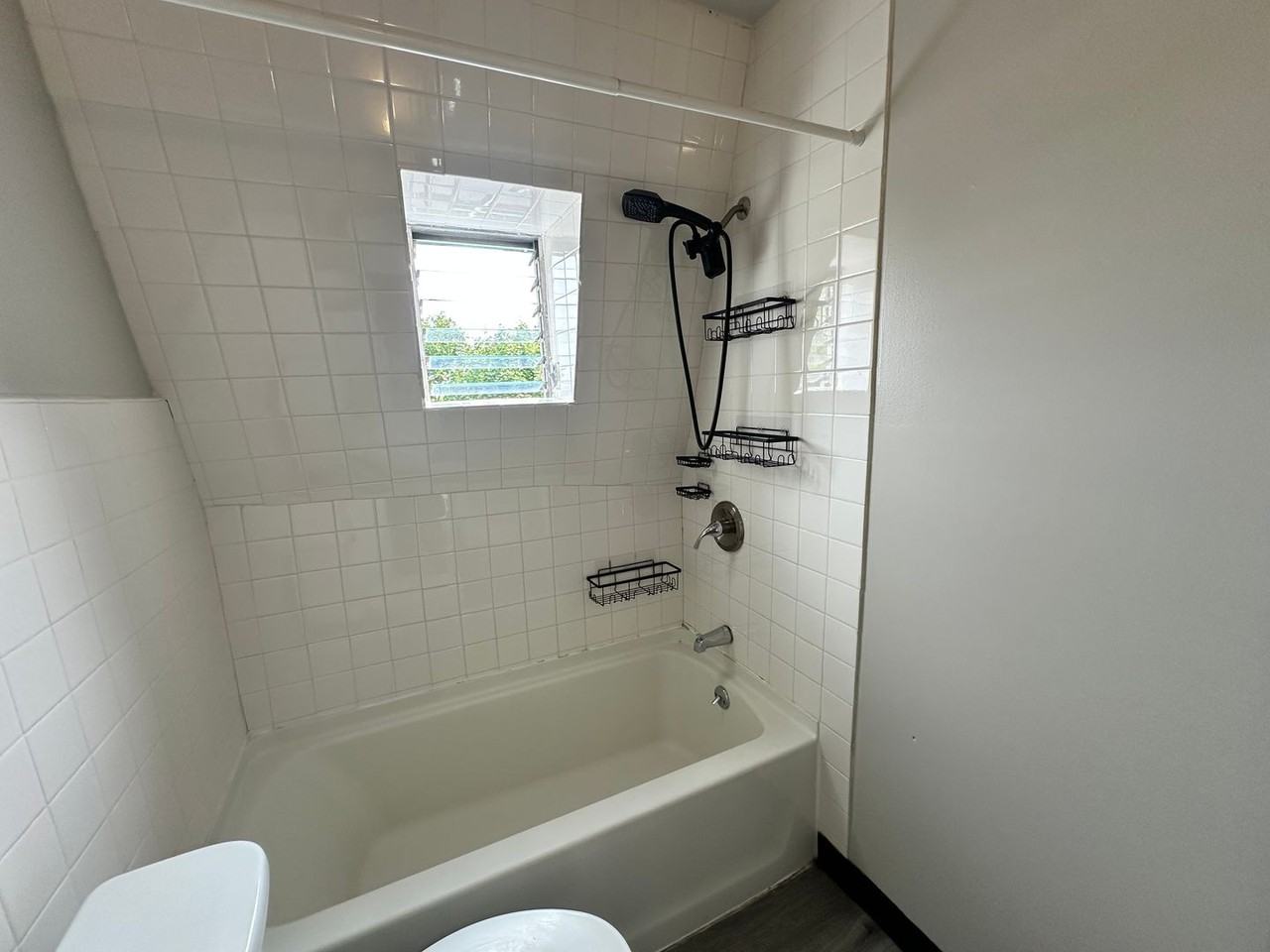 100 Windsor St - Photo 4 of 27