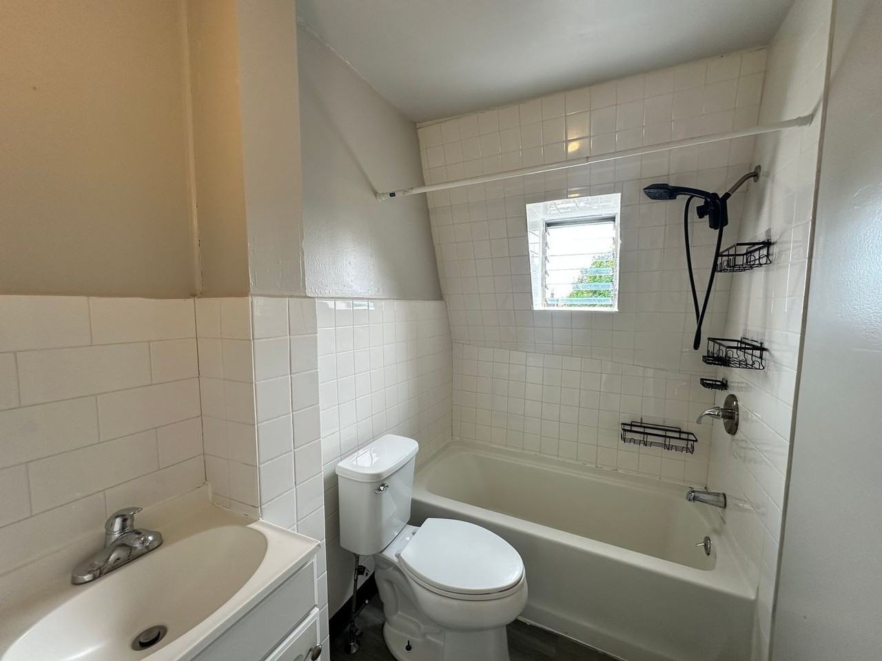 100 Windsor St - Photo 5 of 27