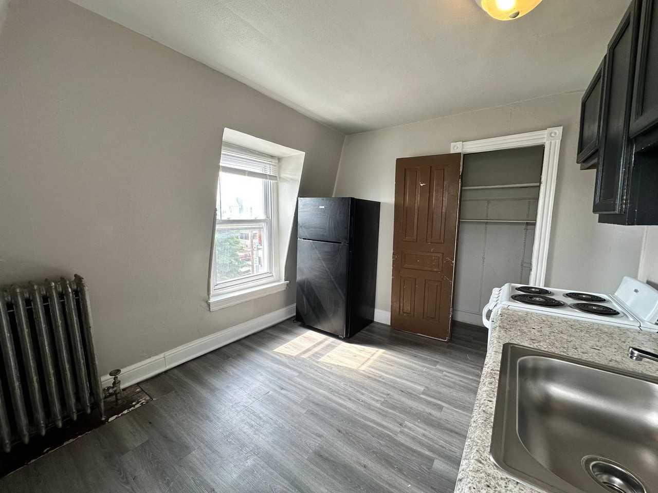 100 Windsor St - Photo 7 of 27