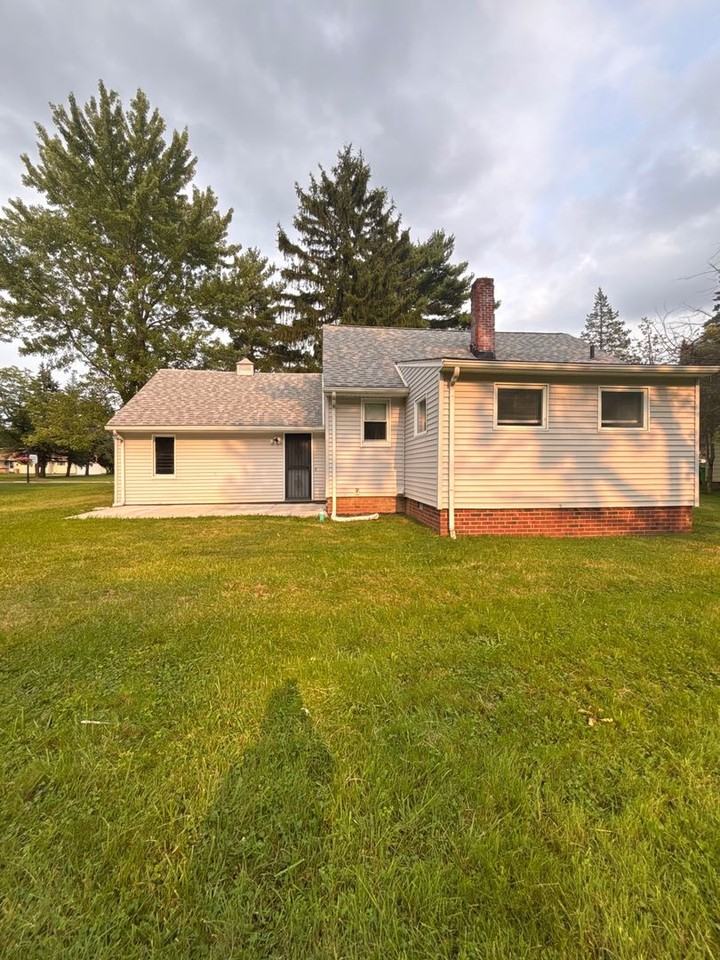 4684 Green Rd - Photo 3 of 25
