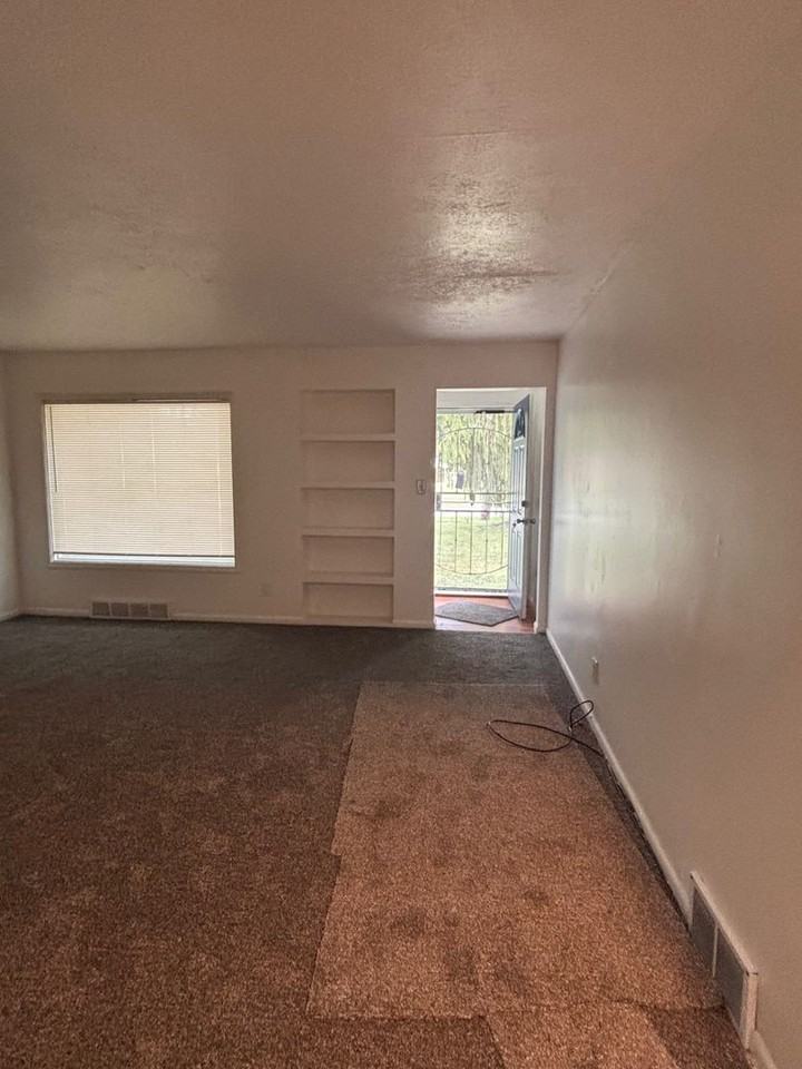 4684 Green Rd - Photo 4 of 25