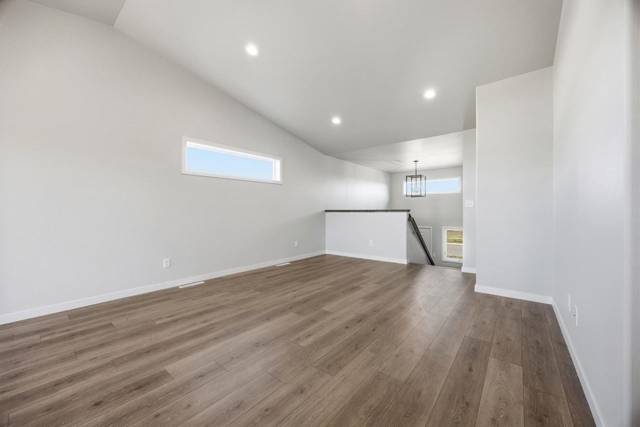 6713 Samuel Dr - Photo 4 of 22