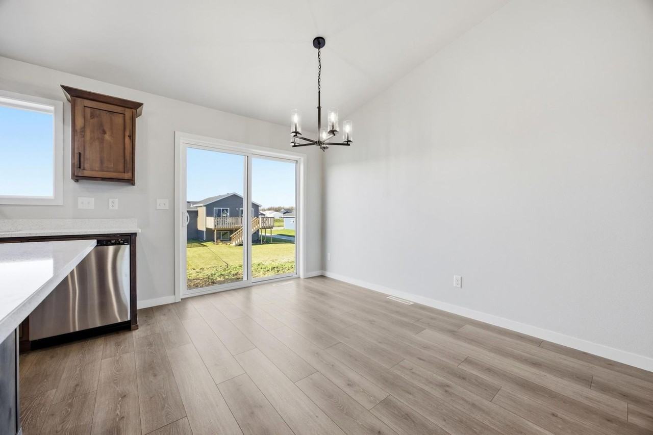 6713 Samuel Dr - Photo 6 of 22
