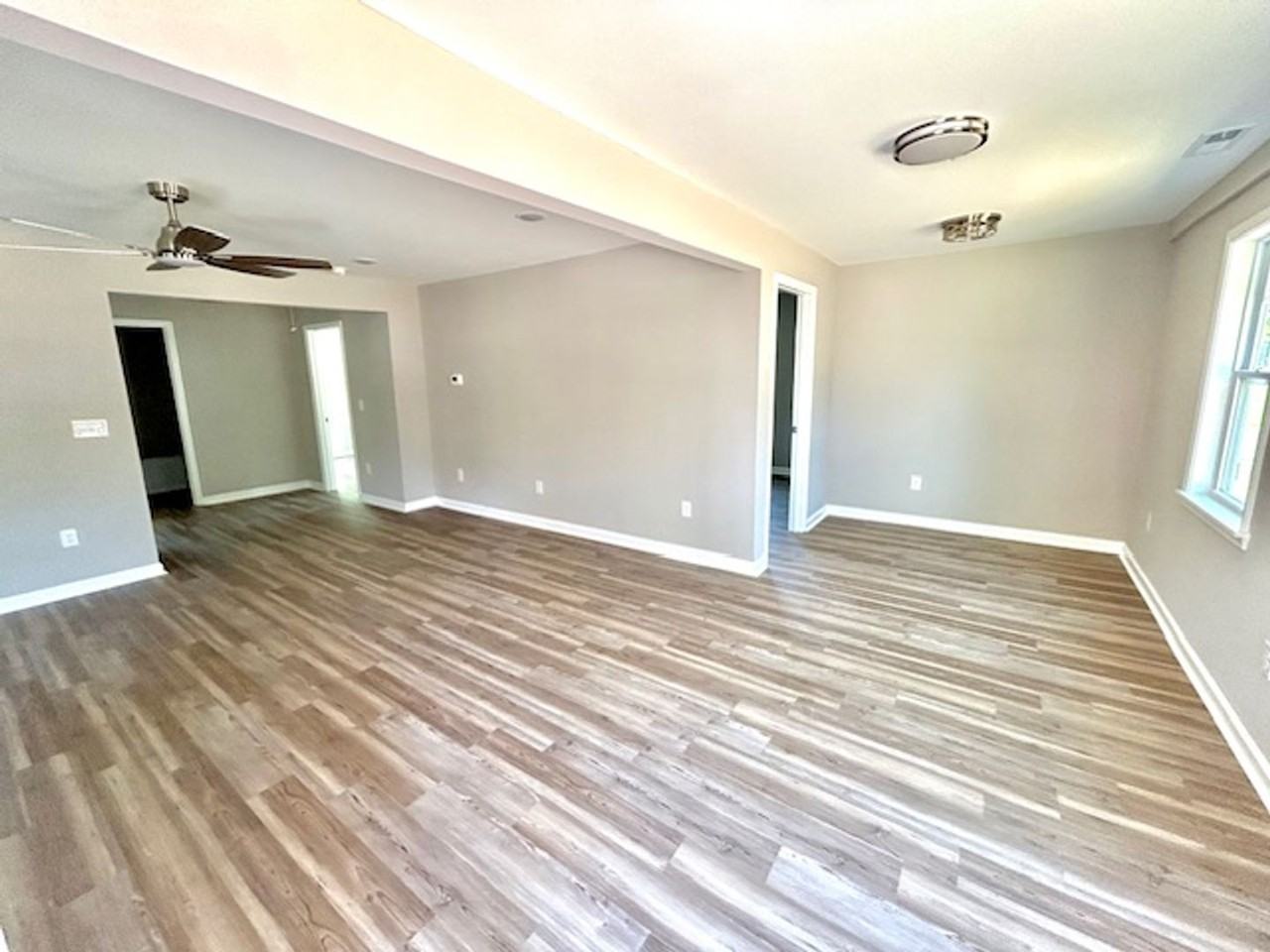 142 Whitt St - Photo 3 of 24