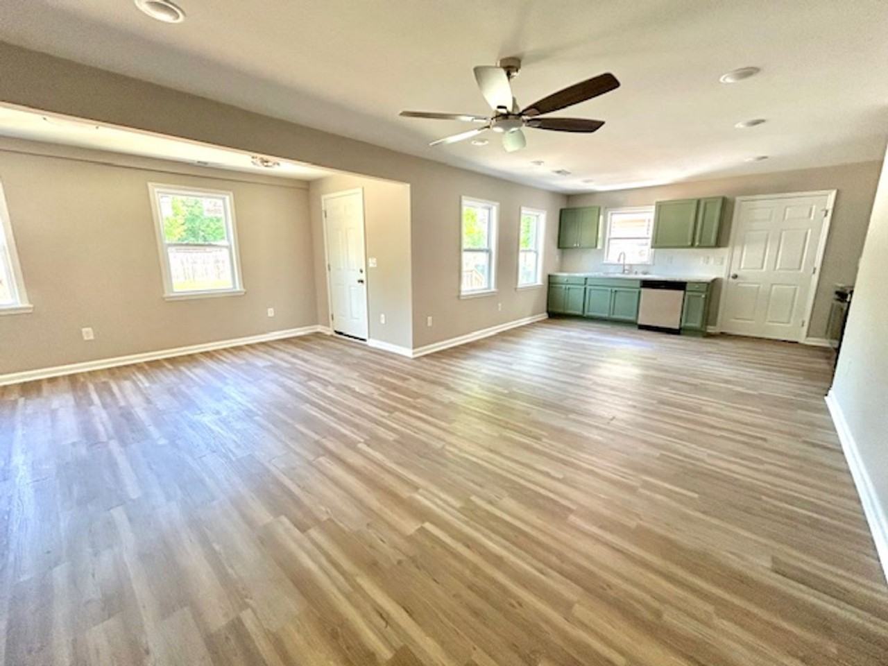 142 Whitt St - Photo 4 of 24