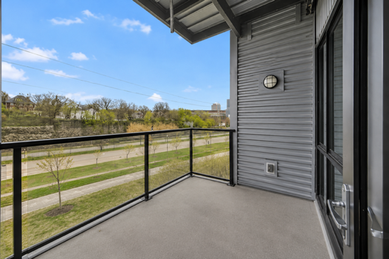 284 Spring St - Photo 4 of 6