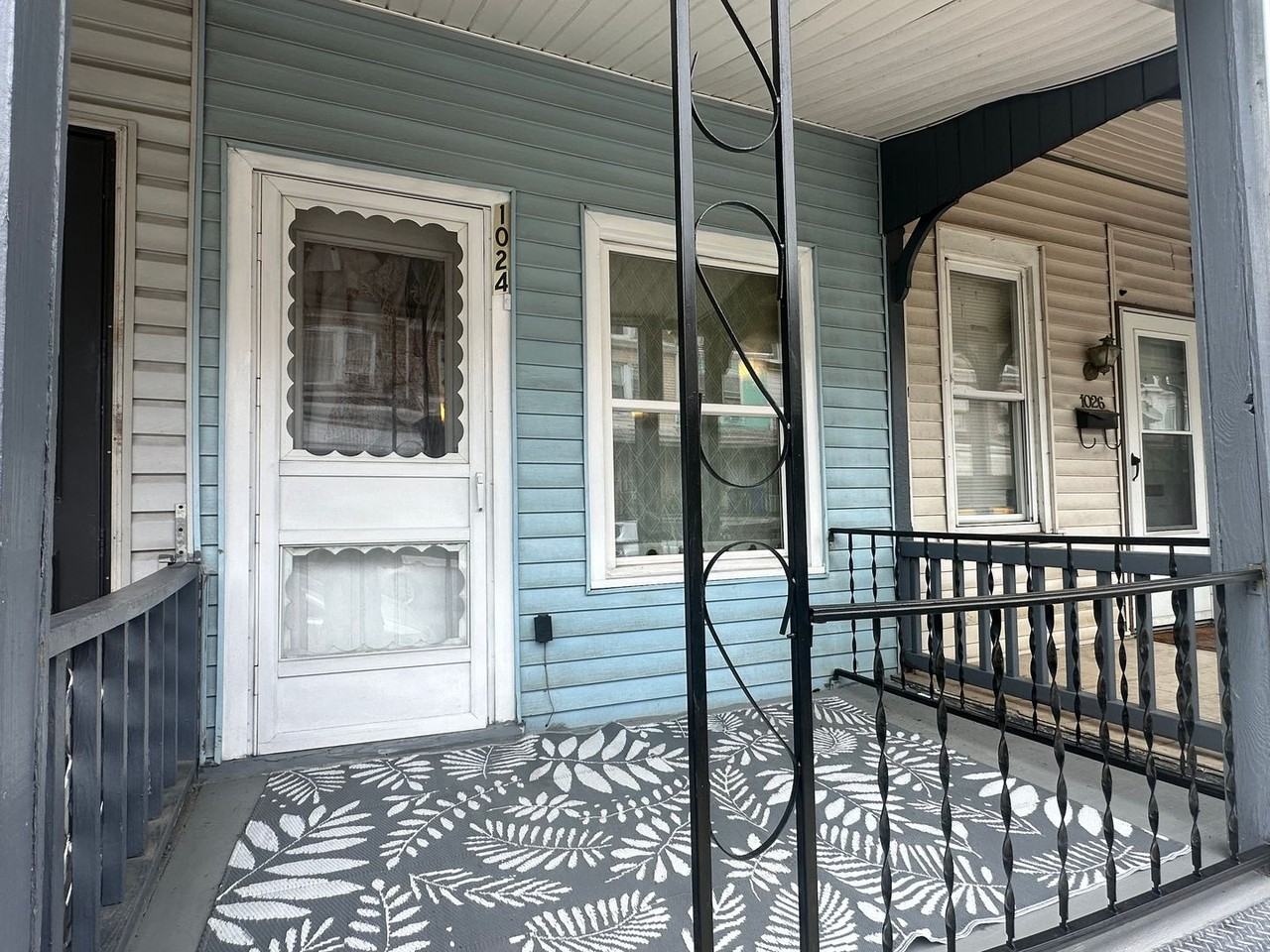 1024 Birch St - Photo 3 of 31