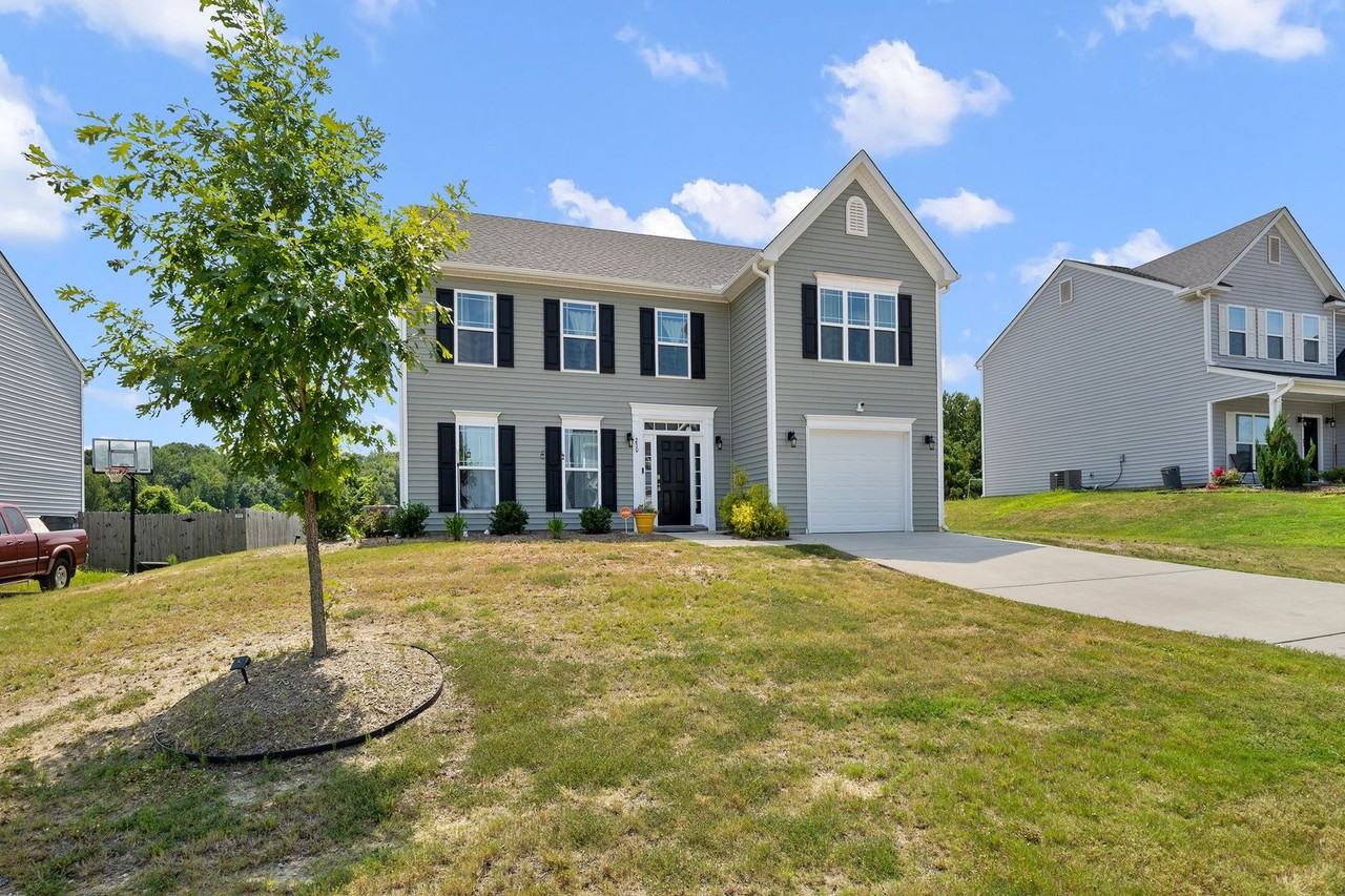230 Rosewood Ln - Photo 3 of 50