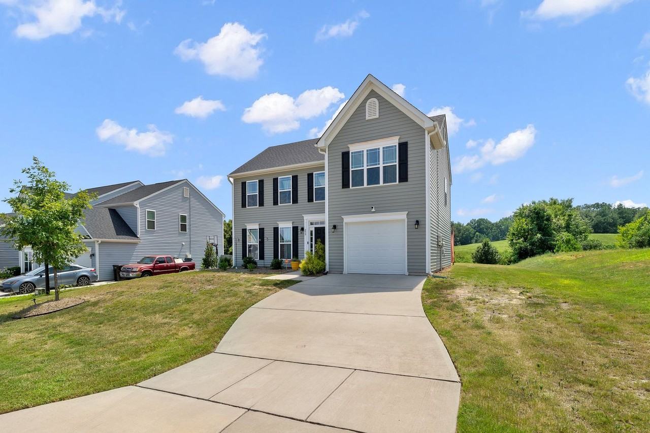 230 Rosewood Ln - Photo 4 of 50