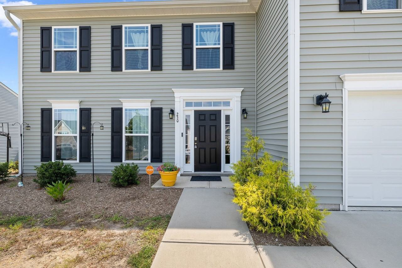 230 Rosewood Ln - Photo 5 of 50
