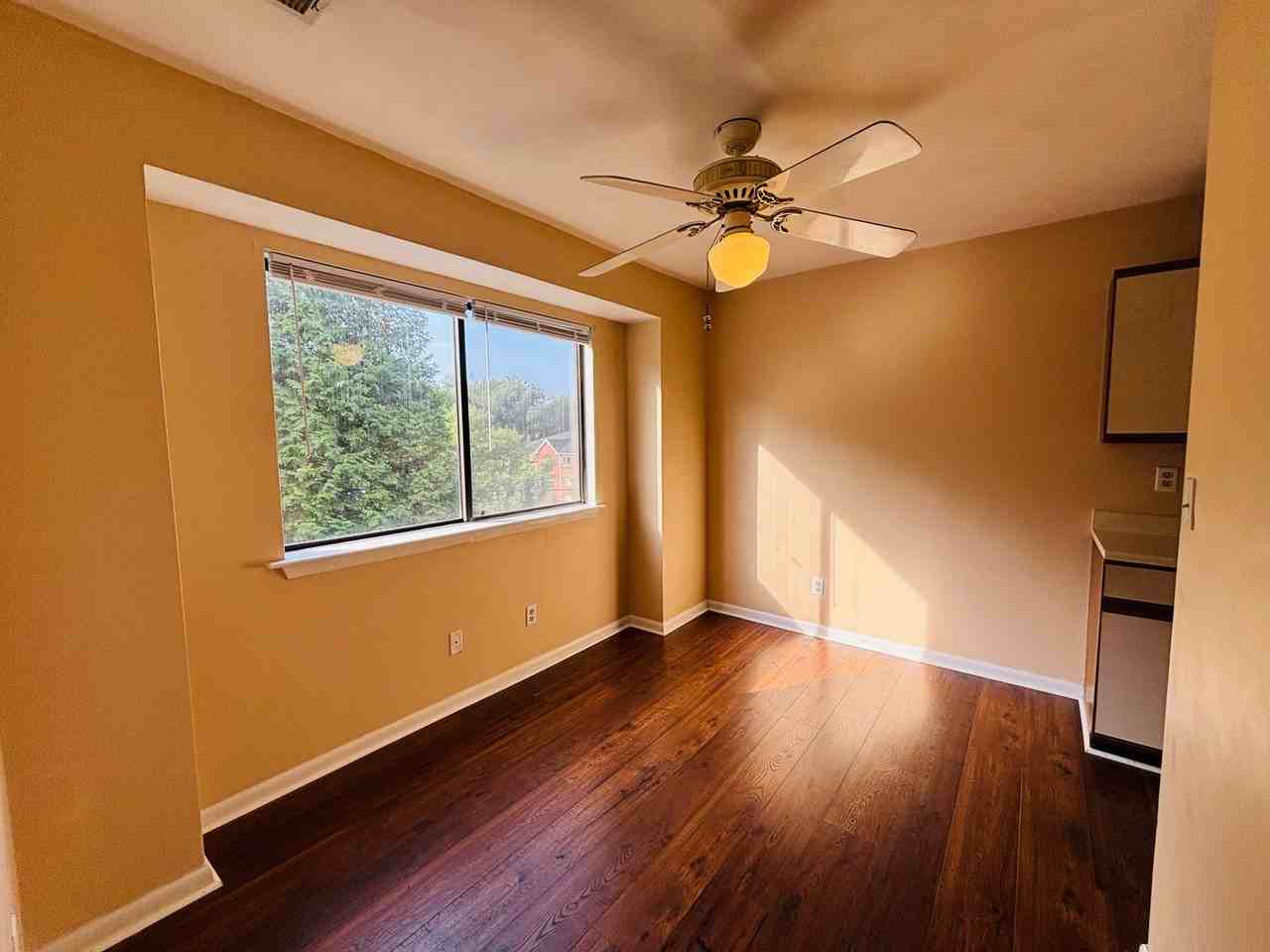 233 Fairfax Rd - Photo 7 of 18