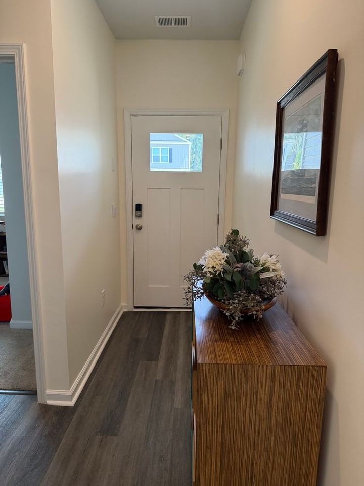 262 Holiday St - Photo 3 of 33