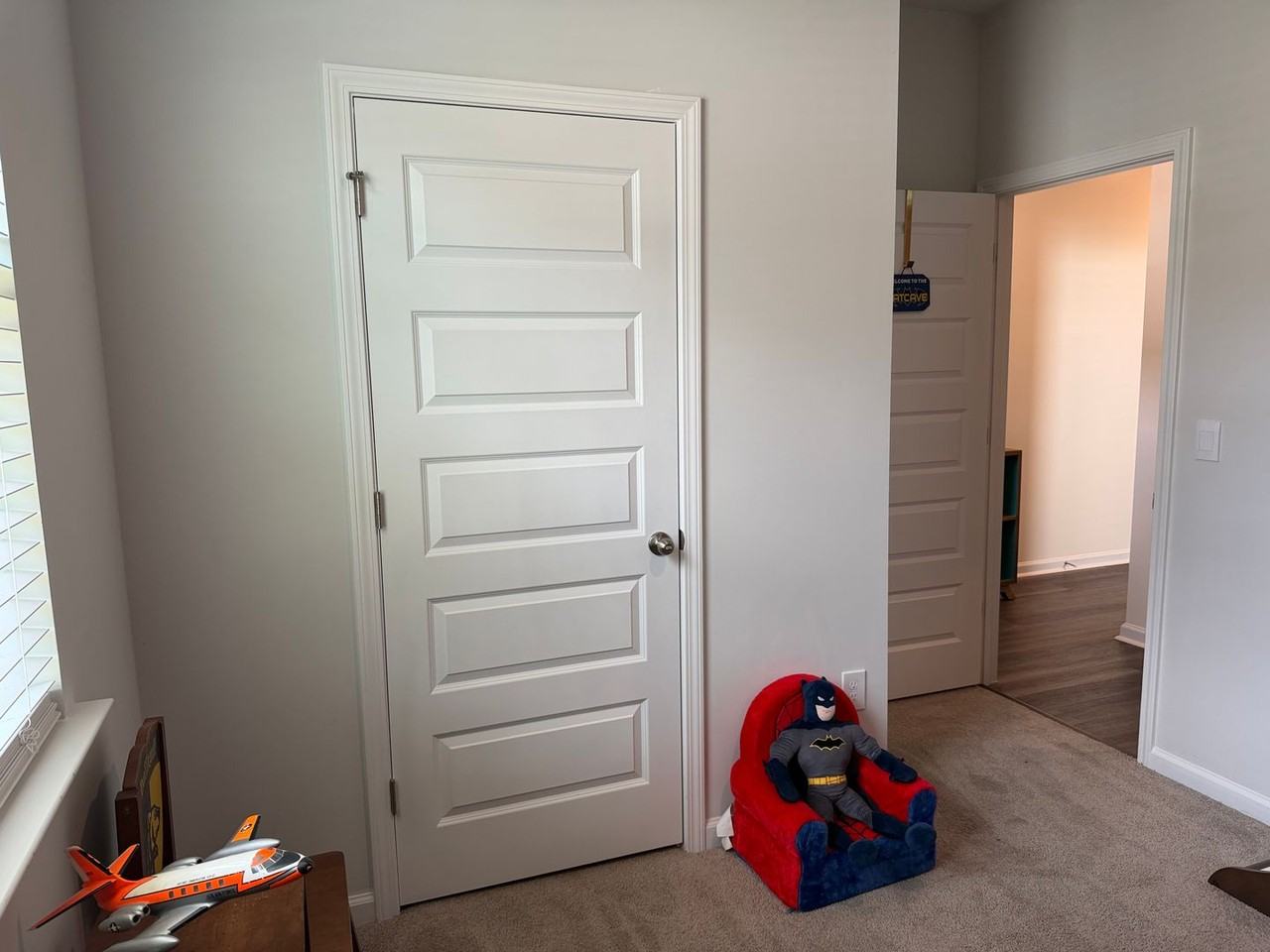 262 Holiday St - Photo 5 of 33