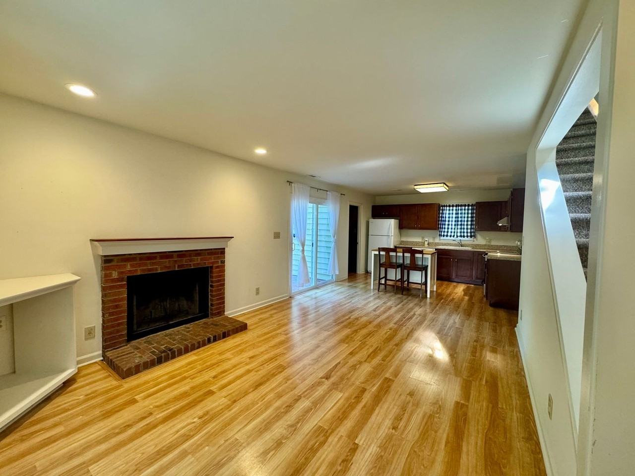 103 Lindsay St - Photo 3 of 17