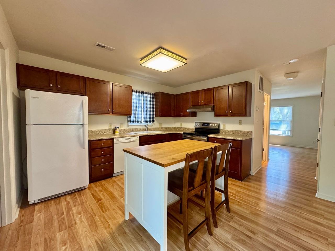 103 Lindsay St - Photo 5 of 17