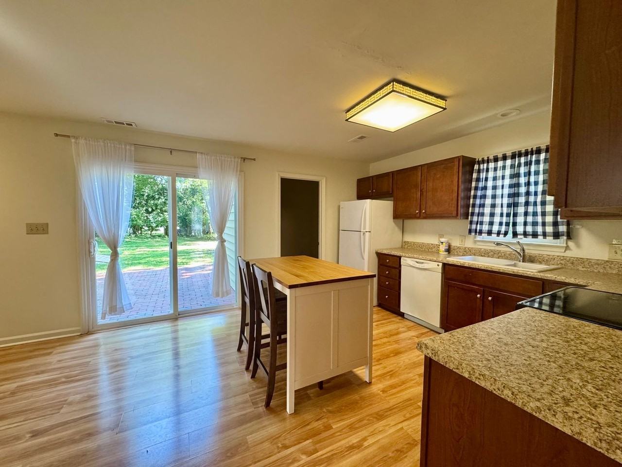 103 Lindsay St - Photo 6 of 17